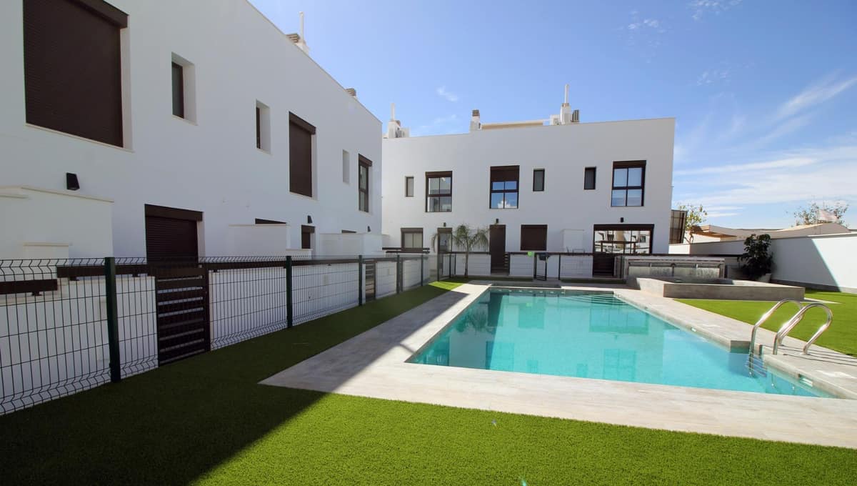 NEW BUILD SEMI-DETACHED TOWNHOUSE IN PILAR DE LA HORADADA