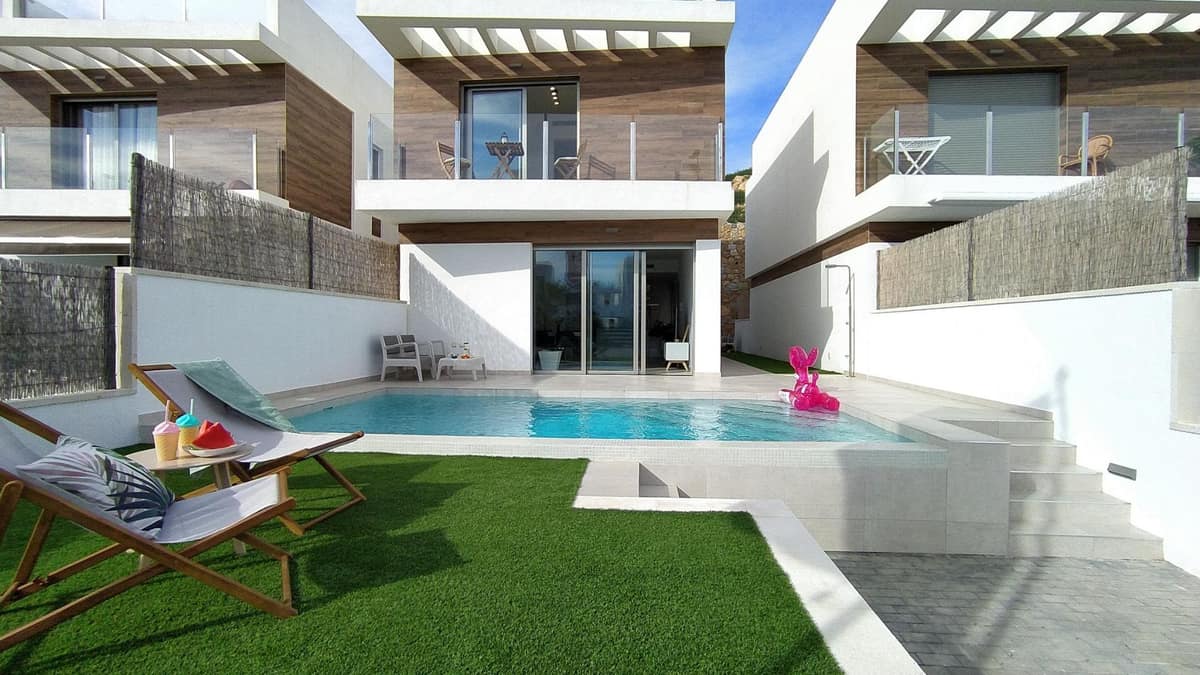NEW BUILD MODERN VILLAS IN VILLAMARTIN