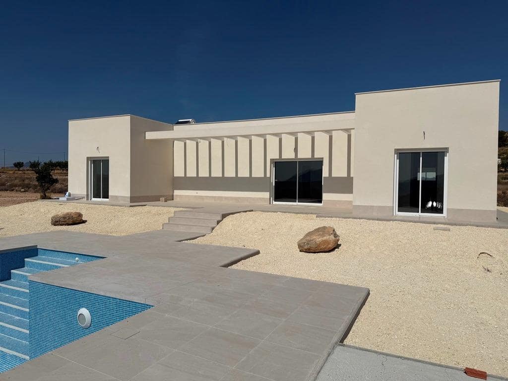 New build villas in Pinoso on rural plots